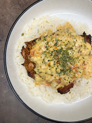 Chargrilled chicken served on a bed of rice with a rich creamy sauce